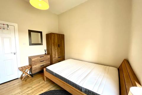 2 bedroom flat to rent, Cardross Street, Glasgow, G31