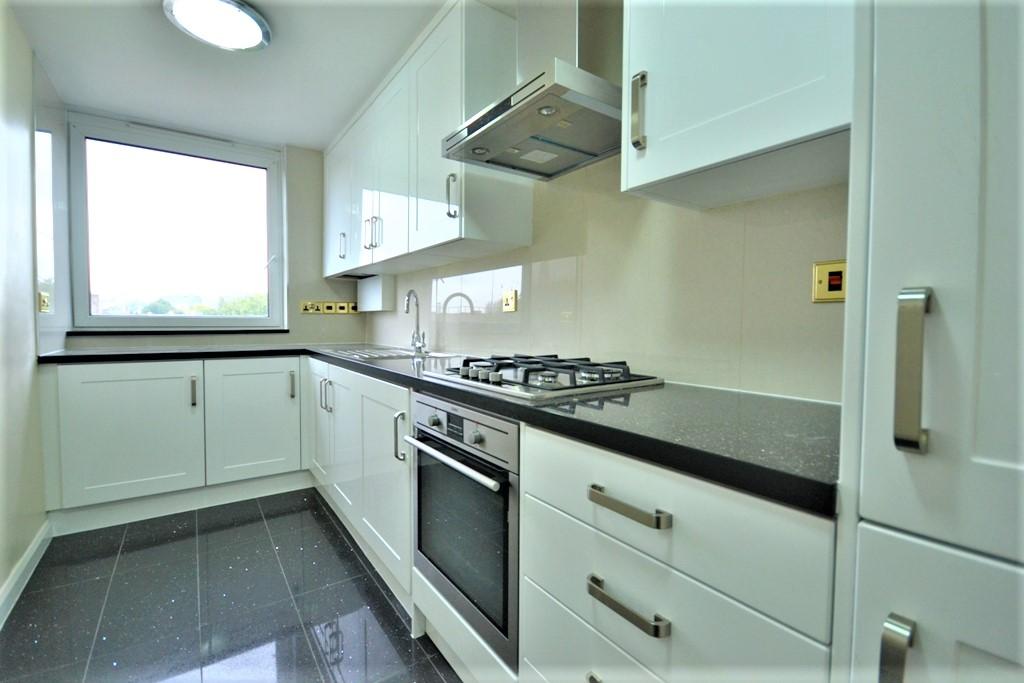 Apartment in London, Amberley Estate, Maida Vale - View 3