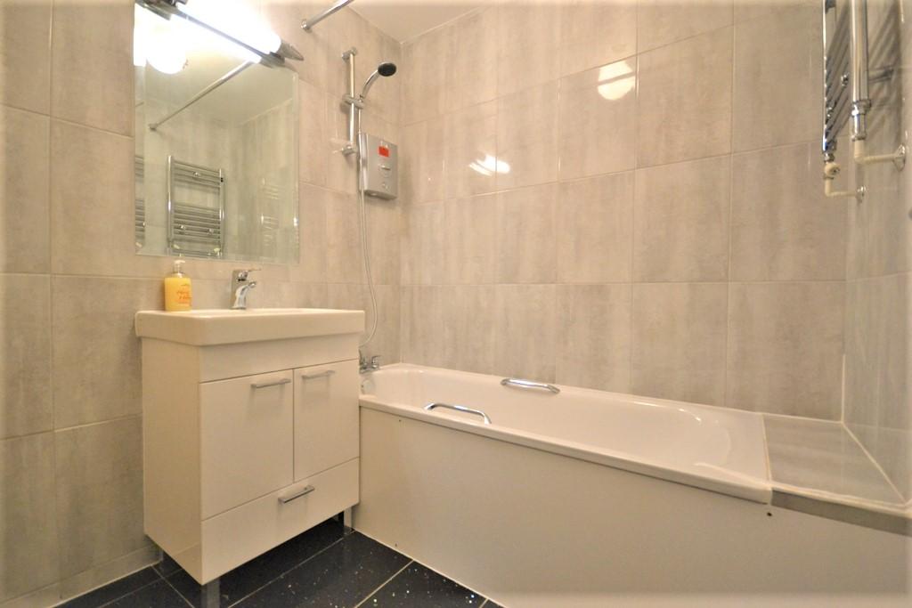 Apartment in London, Amberley Estate, Maida Vale - View 4