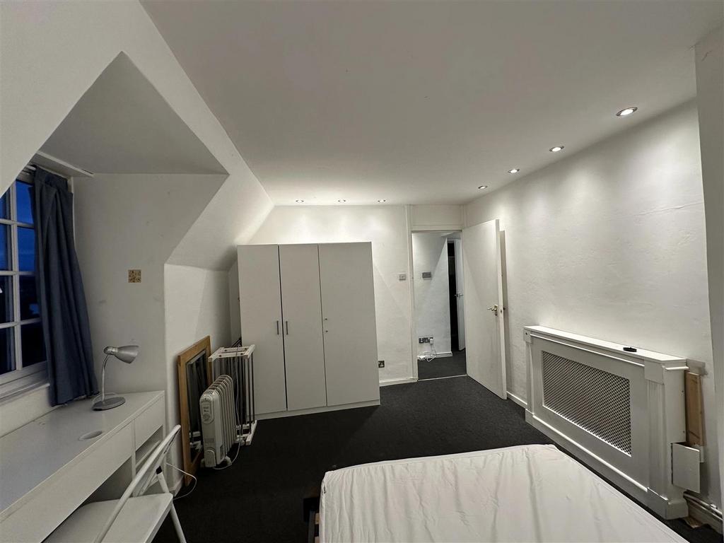 Apartment in London, Somers Town - View 2