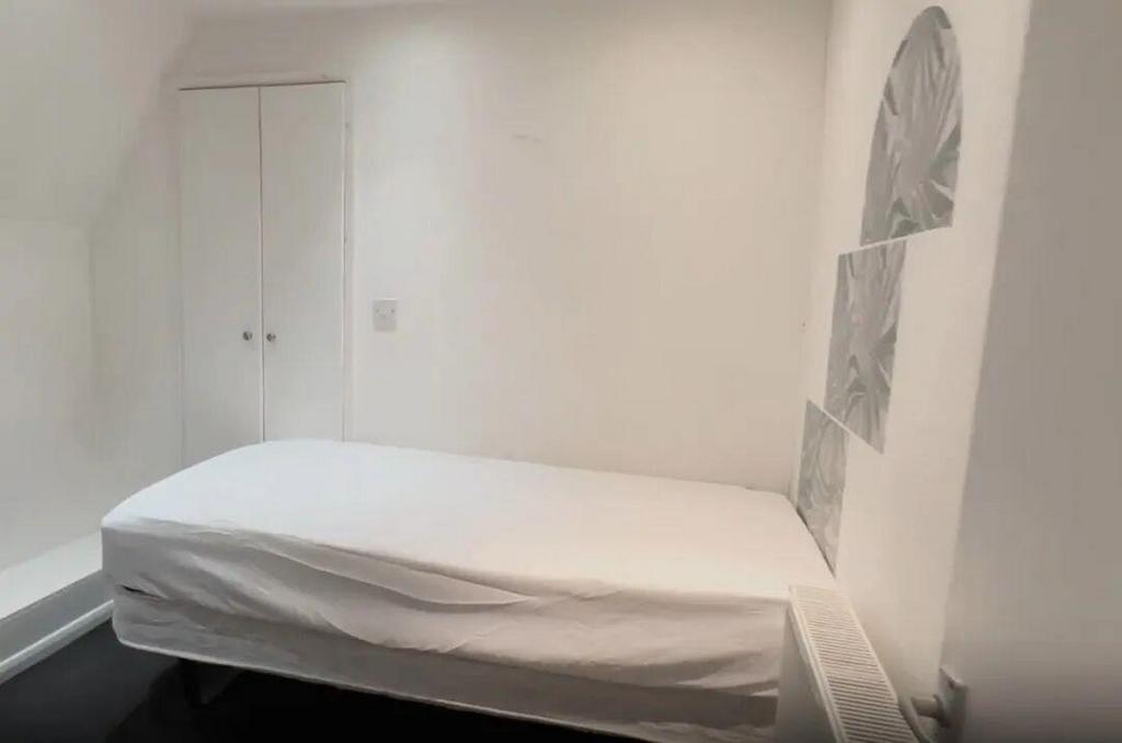 Apartment in London, Somers Town - View 4