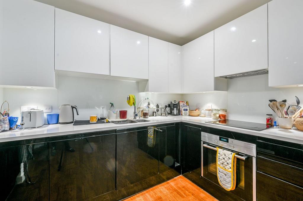 Apartment in London - More