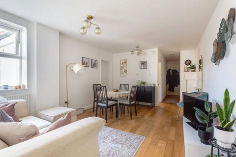 2 bedroom flat for sale, Churchdown, Bromley BR1