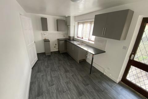 2 bedroom terraced house to rent, Firglades Court, Linnaeus Street, Hull HU3