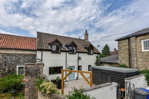 4 bedroom terraced house to rent, Queensway, Mildenhall