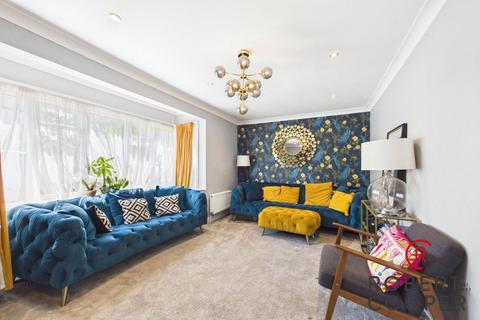 3 bedroom detached house for sale, Mount Pleasant, Ruislip, HA4