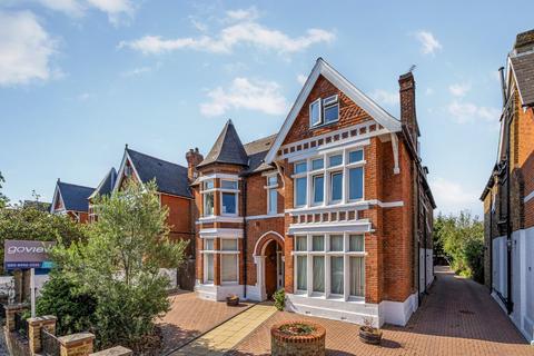 Hamilton Road, Ealing