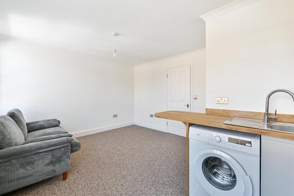 Apartment in Reading, Katesgrove - View 3