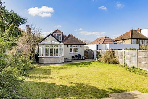 4 bedroom detached house to rent, Grand Avenue, Surbiton KT5