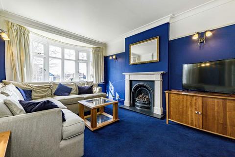 4 bedroom detached house to rent, Grand Avenue, Surbiton KT5