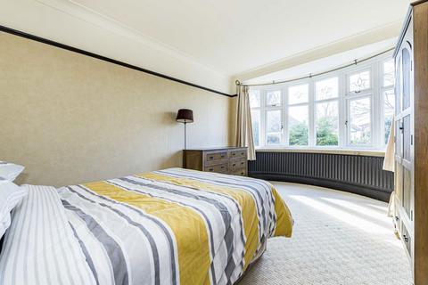 4 bedroom detached house to rent, Grand Avenue, Surbiton KT5