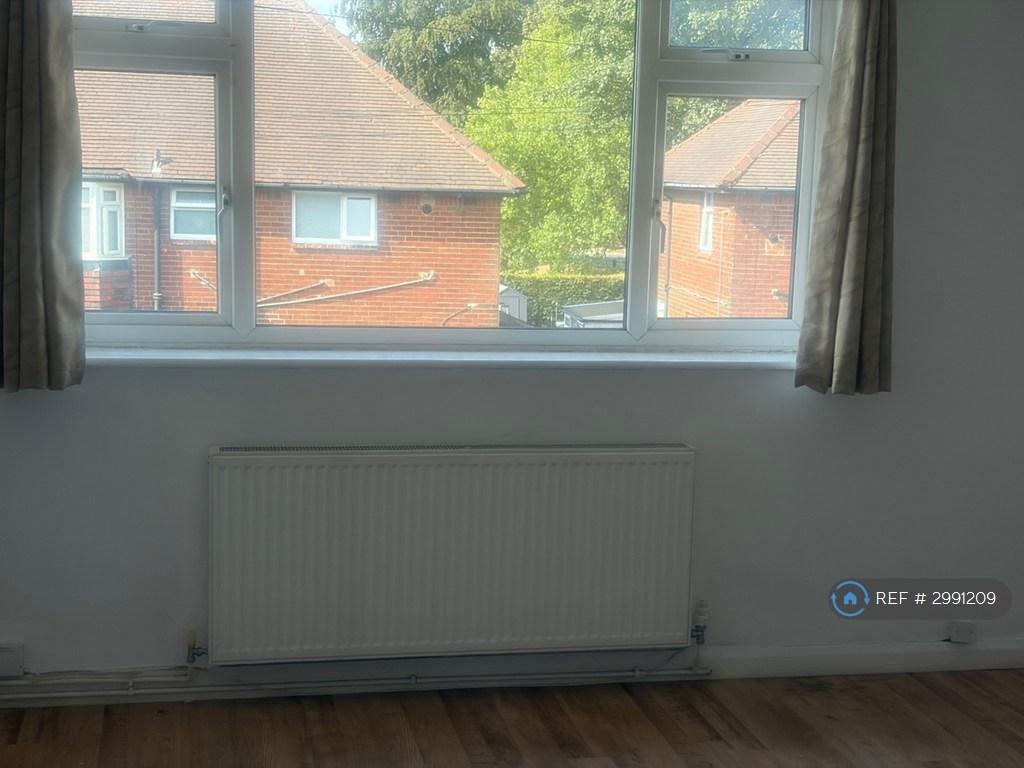 Apartment in Leeds, West Yorkshire - View 2