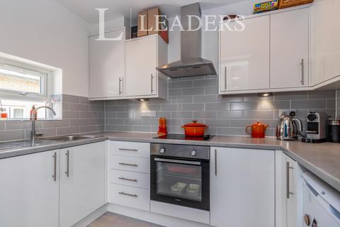 1 bedroom flat to rent, Hersham Road, KT12