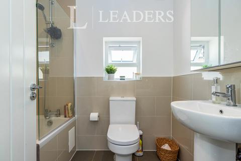 1 bedroom flat to rent, Hersham Road, KT12