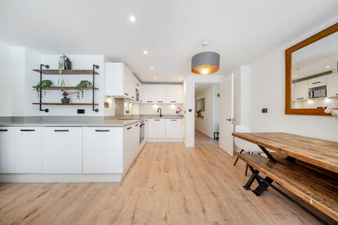 4 bedroom flat for sale, Water Gardens Square, London, SE16