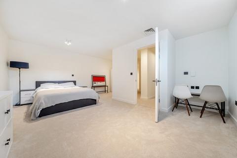 4 bedroom flat for sale, Water Gardens Square, London, SE16