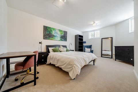 4 bedroom flat for sale, Water Gardens Square, London, SE16