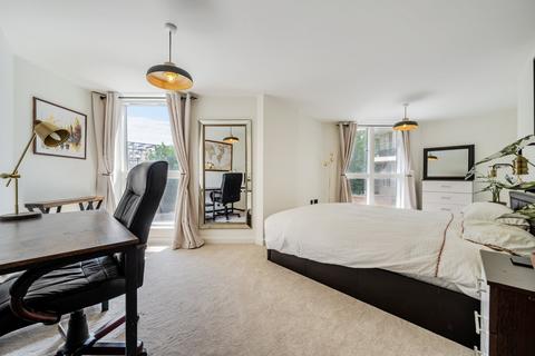 4 bedroom flat for sale, Water Gardens Square, London, SE16