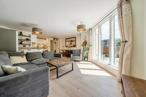 4 bedroom flat for sale, Water Gardens Square, London, SE16