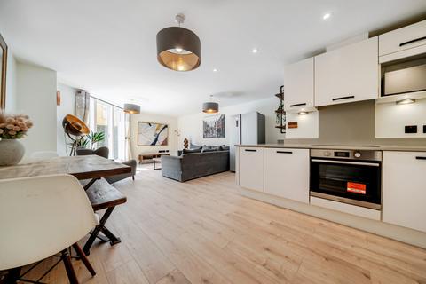 4 bedroom flat for sale, Water Gardens Square, London, SE16