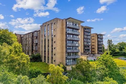 Studio to rent, Hill Street, Glasgow, G3