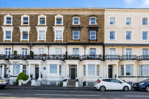 1 bedroom flat for sale, Ethelbert Crescent, Margate, Kent, CT9