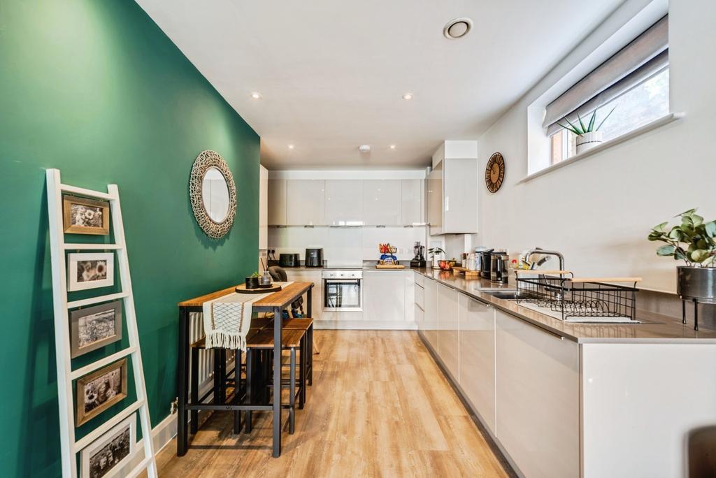 Apartment in Oxford, Temple Cowley, Cowley - View 3