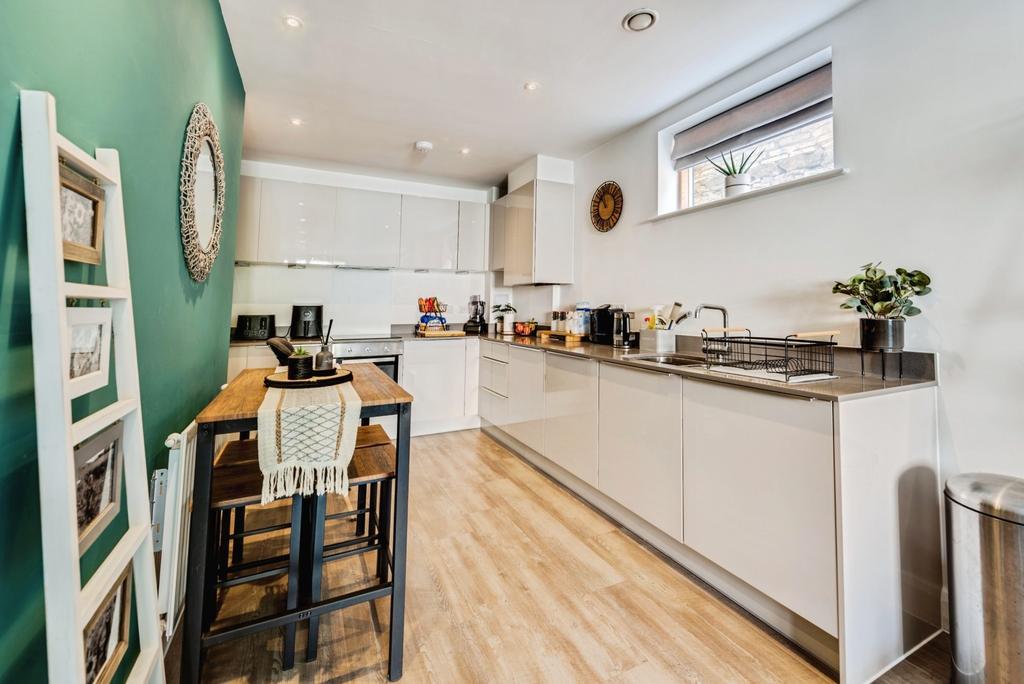 Apartment in Oxford, Temple Cowley, Cowley - View 4