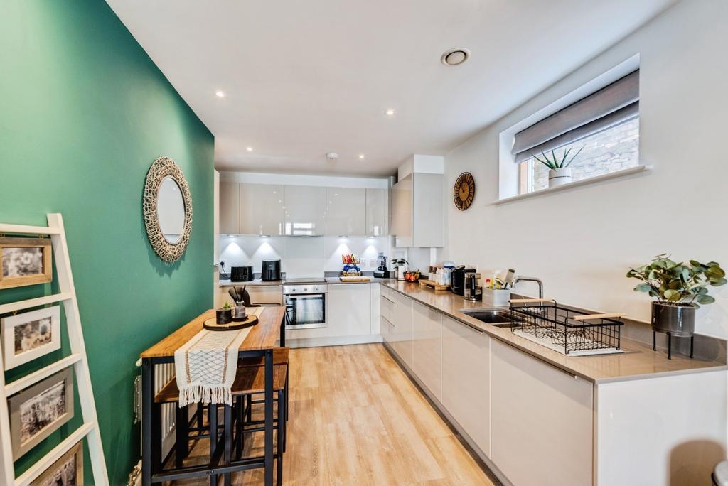Apartment in Oxford, Temple Cowley, Cowley - More