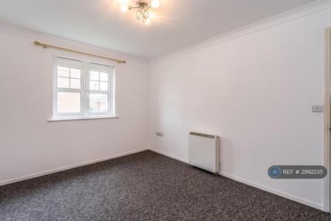 2 bedroom flat to rent, Bewick Gardens, Chichester, PO19