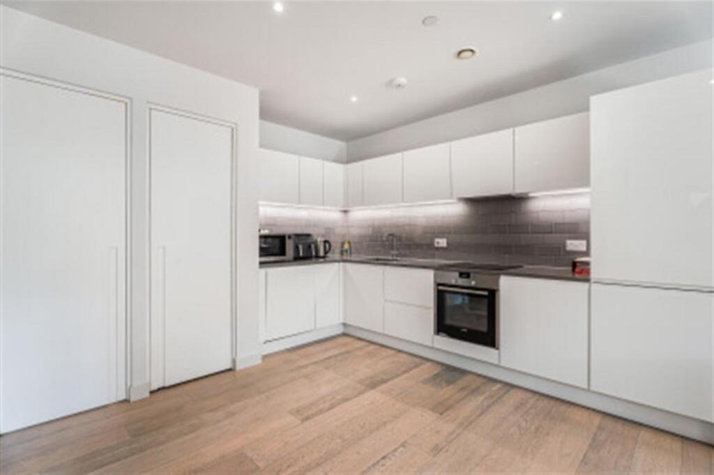 Admiralty Avenue, London, E16 - View 5