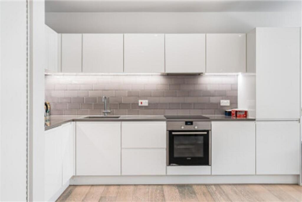Admiralty Avenue, London, E16 - View 6