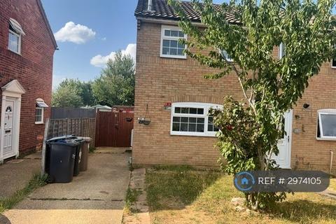 2 bedroom semi-detached house to rent, Buzzard Road, Luton, LU4