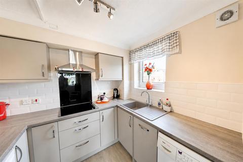 2 bedroom flat for sale, Albion Court, Anlaby Common, Hull