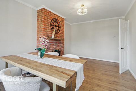 2 bedroom maisonette for sale, Blenheim Close, Greenford