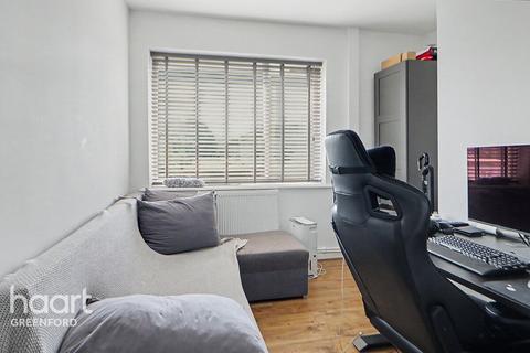 2 bedroom maisonette for sale, Blenheim Close, Greenford