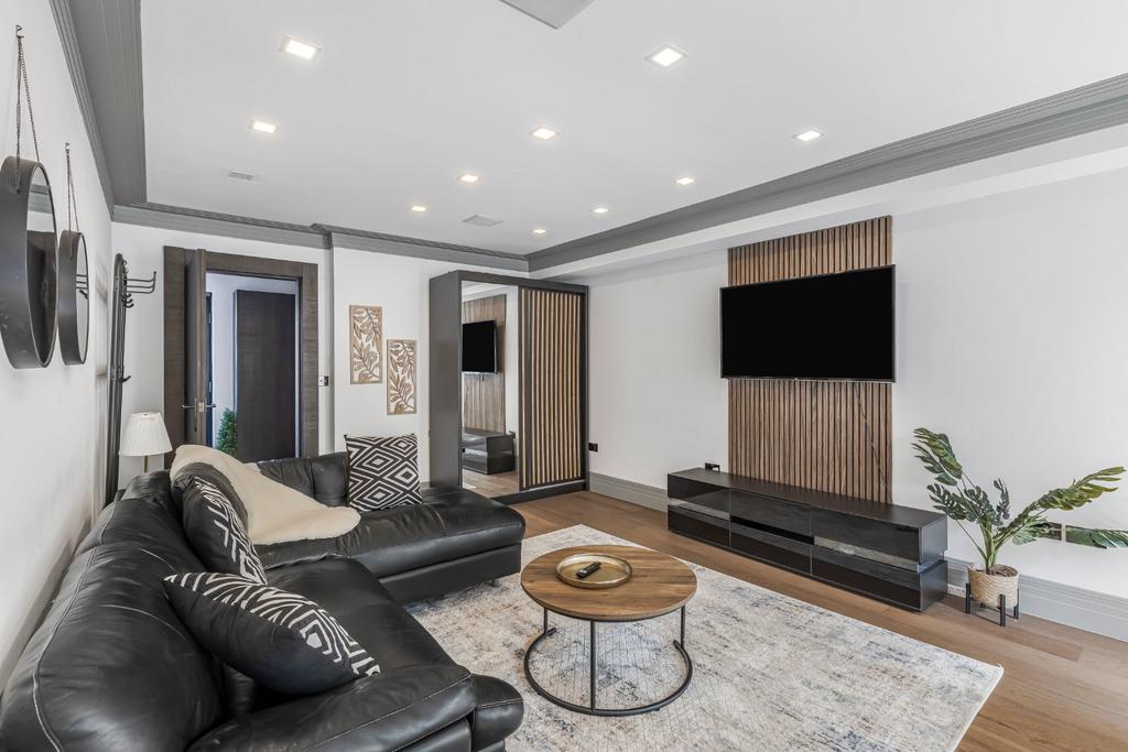 House in London - View 2
