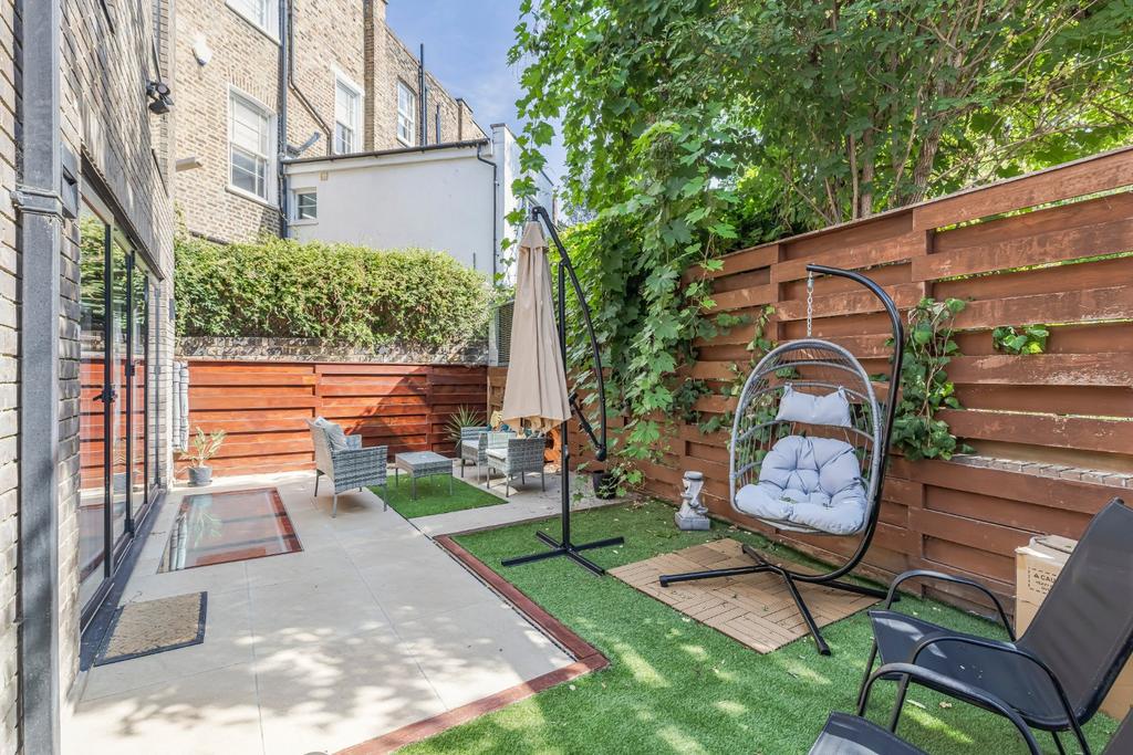 House in London - View 5