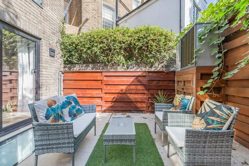 House in London - View 6