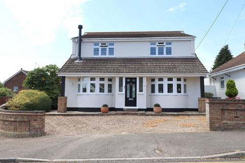4 bedroom detached house for sale, Weir Gardens, Rayleigh, SS6
