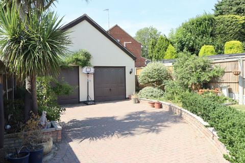 4 bedroom detached house for sale, Weir Gardens, Rayleigh, SS6