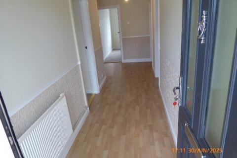 3 bedroom semi-detached bungalow to rent, Carmarthen, ,