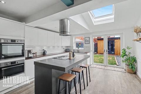 3 bedroom semi-detached house for sale, St Andrews Drive, Darton