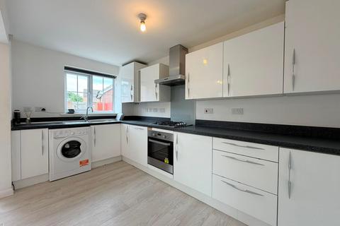 3 bedroom detached house to rent, Diamond Jubilee Close, Gloucester, GL1
