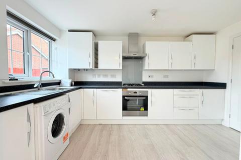 3 bedroom detached house to rent, Diamond Jubilee Close, Gloucester, GL1