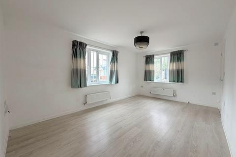 3 bedroom detached house to rent, Diamond Jubilee Close, Gloucester, GL1