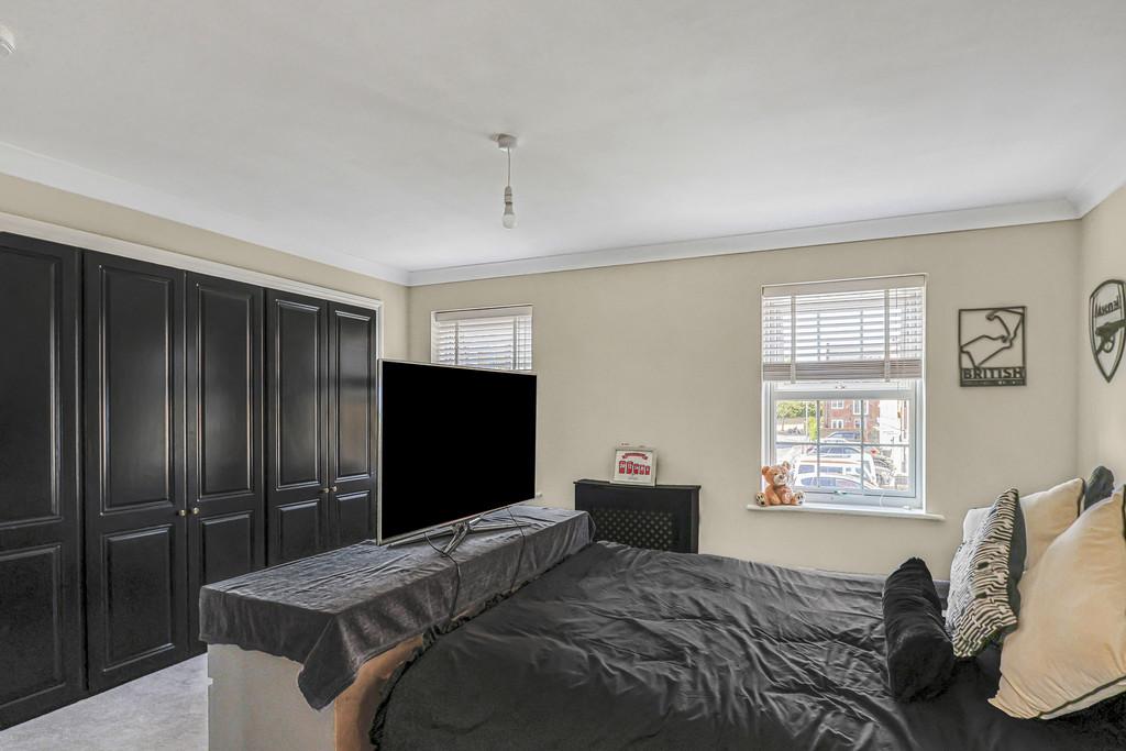 St Georges Drive, Bournemouth - More