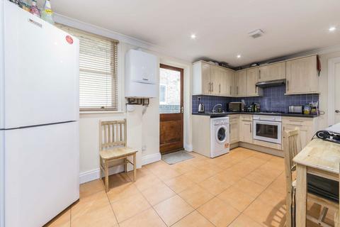 3 bedroom flat to rent, St. Luke's Avenue, London SW4
