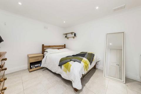 3 bedroom flat to rent, St. Luke's Avenue, London SW4