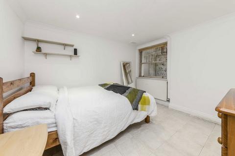 3 bedroom flat to rent, St. Luke's Avenue, London SW4